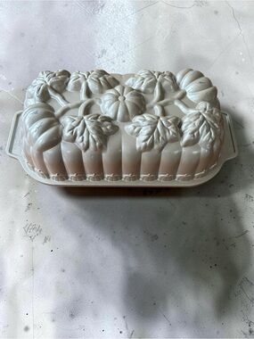 Nordic Ware Cast Aluminum 6-Cup Baking Pumpkins Patch Loaf Pan Baking Excellent